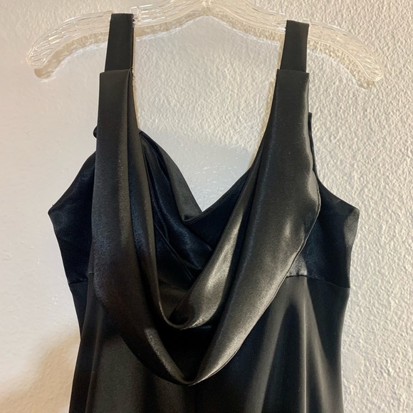 Black Evening Dress worn once.
Adjustable straps Room for bust,  slimming. - Picture 4 of 5
